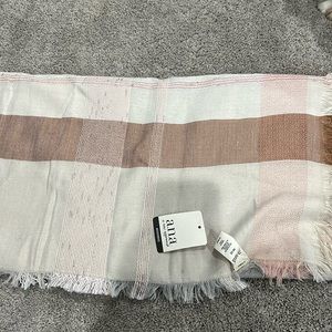 NWT Women’s Scarf